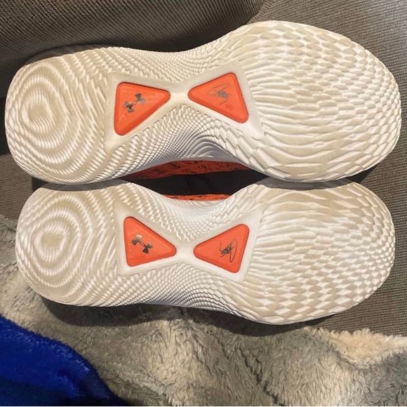 Curry 9 Elmo (Size 10) Male - Picture 3 of 7